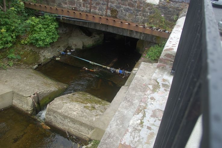 River wiers cause change in river flow